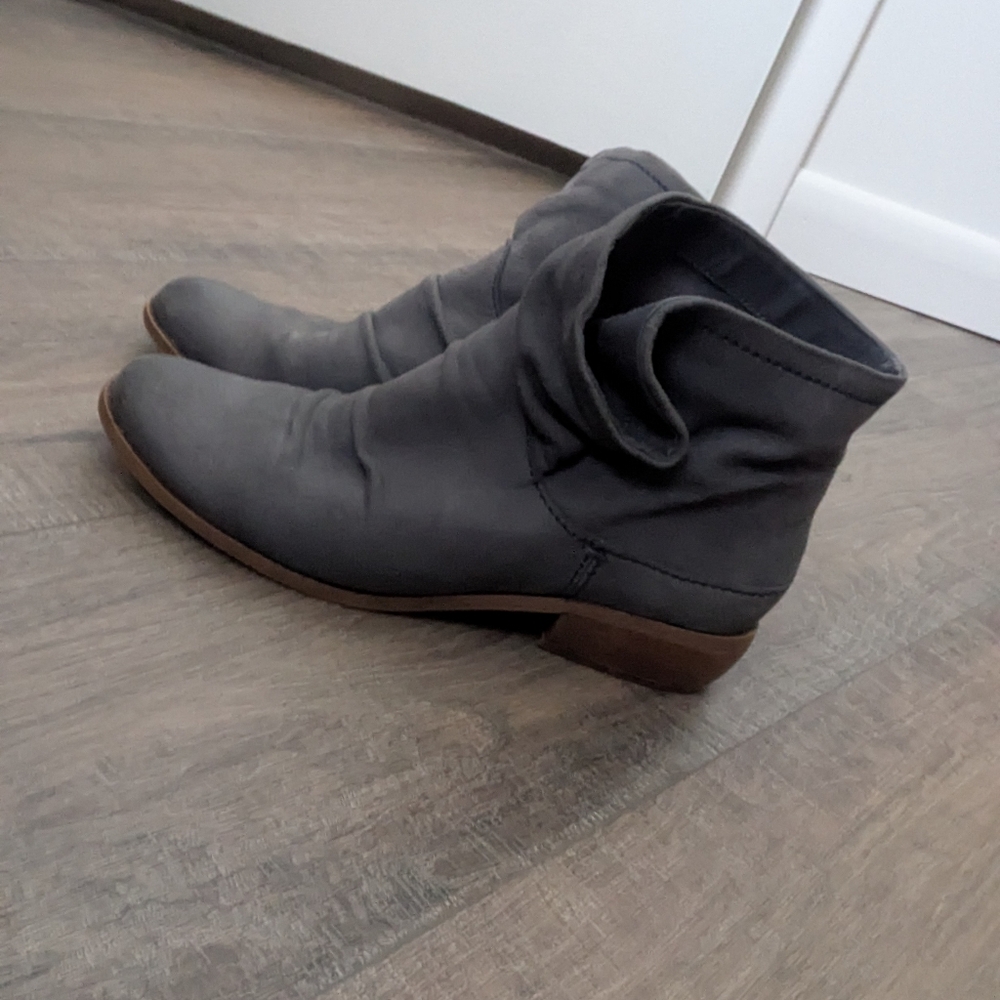 Fergie Booties Blue Gray 8.5